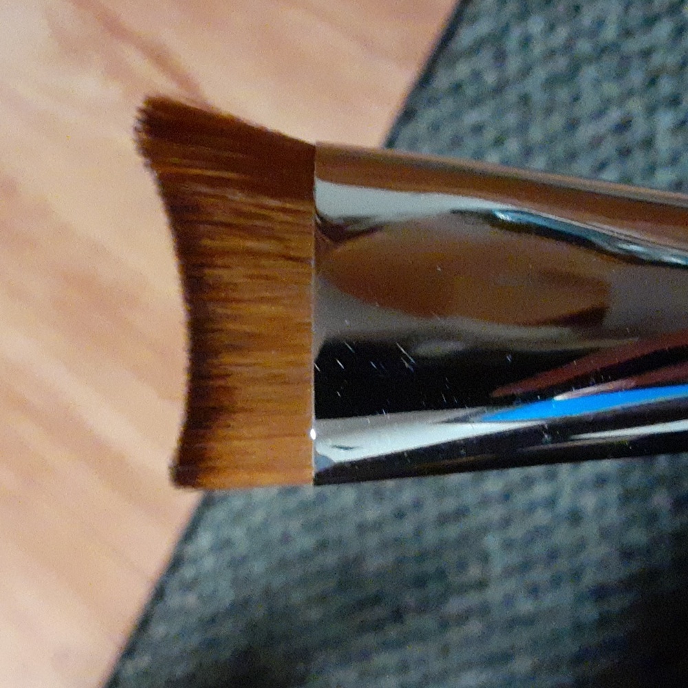 Sigma beauty accentuate highlighter brush-Discontinued